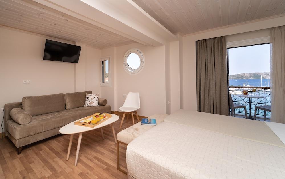 Karalis City Hotel Pylos Ngoại thất bức ảnh